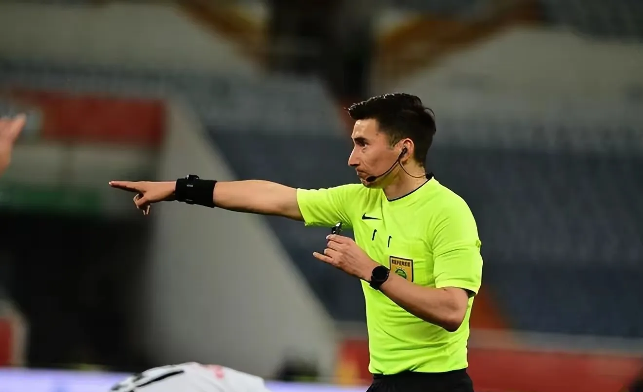 本菲卡发布备战花絮，转会期战术微调，德国杯任务艰巨，临场指挥获称赞 -一竞技